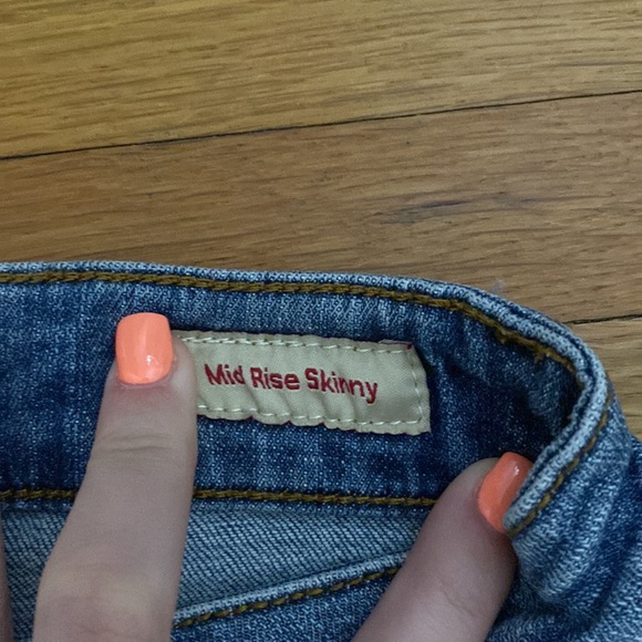 Cling Girl Mid Rise Skinny Jeans - Picture 3 of 4